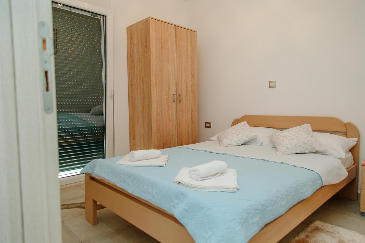 Apartmani Mozaici Risan Exterior photo